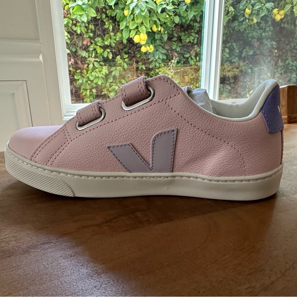 Veja Kids Shoes (US Size 4)